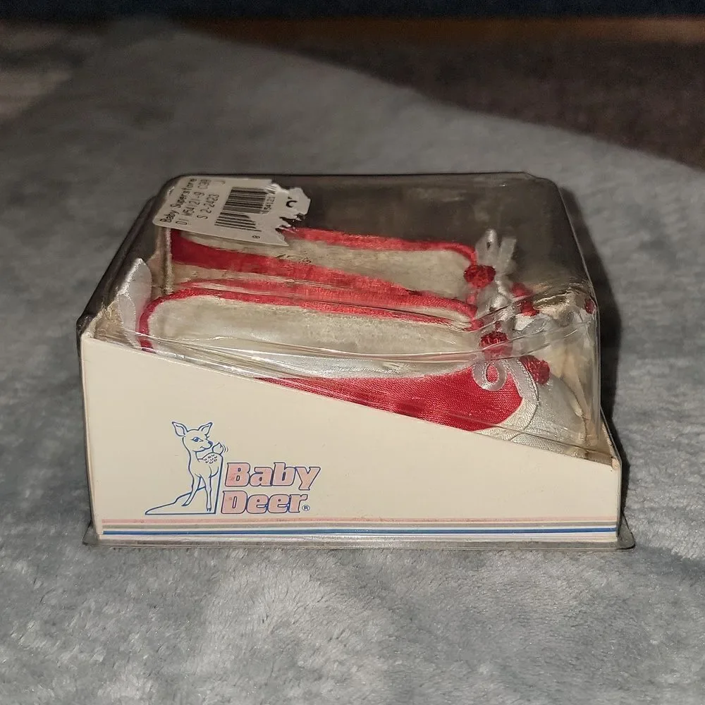 Vintage New Baby Deer White / Red Satin Like Shoes Size 2 (3-6 months)